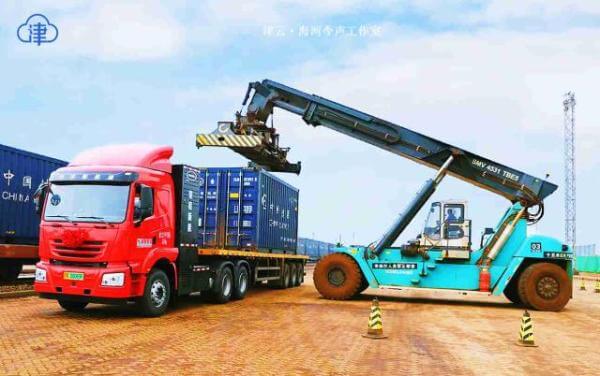 看,氫氣重卡來了!天津貨運零排放示范助力“雙碳”.jpg 看,氫氣重卡來了!天津貨運零排放示范助力“雙碳”.jpg