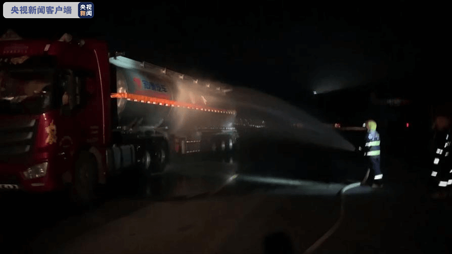 四川省廣元市一輛過氧化氫槽罐車發生泄漏，事故已處理完畢，無人員傷亡.png