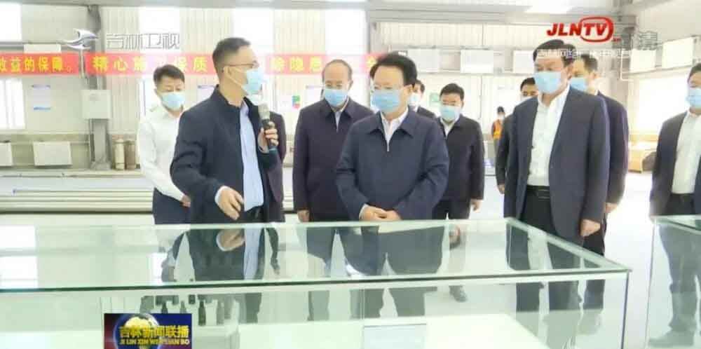 吉林省委書(shū)記景俊海到氫能公司PEM制氫研發(fā)制造基地調(diào)研.jpg 吉林省委書(shū)記景俊海到氫能公司PEM制氫研發(fā)制造基地調(diào)研.jpg