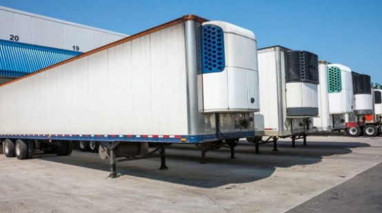 冷藏氫燃料電池拖車進(jìn)行道路測(cè)試.jpg