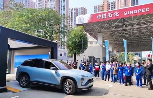 加油站轉(zhuǎn)型為“油、氣、氫、電、服”綜合能源站,華中首座充換電一體站落戶黃石.jpg 加油站轉(zhuǎn)型為“油、氣、氫、電、服”綜合能源站,華中首座充換電一體站落戶黃石.jpg