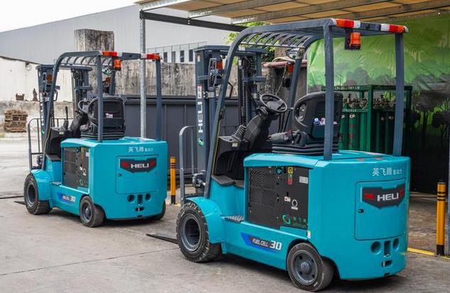 氫能玩出新寬度!我國第一臺氫能叉車應用整體解決方案在南海落地.jpg 氫能玩出新寬度!我國第一臺氫能叉車應用整體解決方案在南海落地.jpg