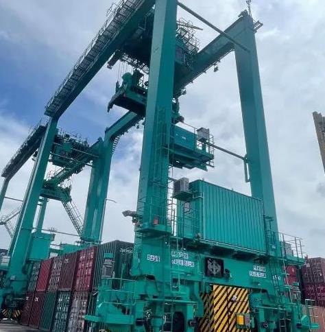 世界上第一臺氫燃料電池輪胎吊投入試運行.jpg 世界上第一臺氫燃料電池輪胎吊投入試運行.jpg