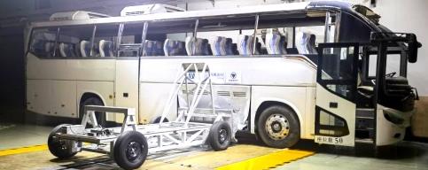 歐輝氫燃料客車通過國(guó)內(nèi)首次碰撞試驗(yàn),“護(hù)奧”實(shí)力贏得了央視的贊許!.jpg 歐輝氫燃料客車通過國(guó)內(nèi)首次碰撞試驗(yàn),“護(hù)奧”實(shí)力贏得了央視的贊許!.jpg