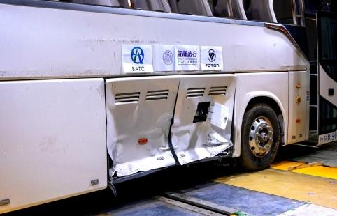 歐輝氫燃料客車通過國(guó)內(nèi)首次碰撞試驗(yàn),“護(hù)奧”實(shí)力贏得了央視的贊許!.jpg 歐輝氫燃料客車通過國(guó)內(nèi)首次碰撞試驗(yàn),“護(hù)奧”實(shí)力贏得了央視的贊許!.jpg