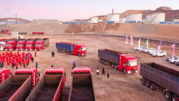 重新出發(fā)、氫程啟航,伊金霍洛旗舉行氫能重卡運營啟動儀式.jpg 重新出發(fā)、氫程啟航,伊金霍洛旗舉行氫能重卡運營啟動儀式.jpg