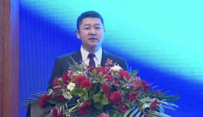 東勝區委副書記、政府代區長韓濤主持簽約儀式.jpg 東勝區委副書記、政府代區長韓濤主持簽約儀式.jpg