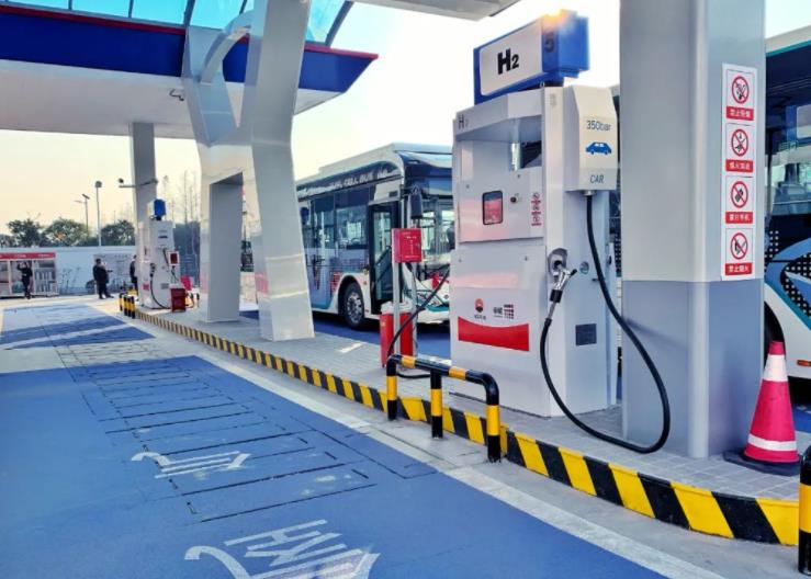 建設國際氫能谷!上海臨港新片區平霄路油氫合建站正式投運.jpg 建設國際氫能谷!上海臨港新片區平霄路油氫合建站正式投運.jpg