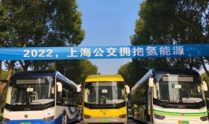 去年底上海首批氫燃料電池公交車投入運營.jpg