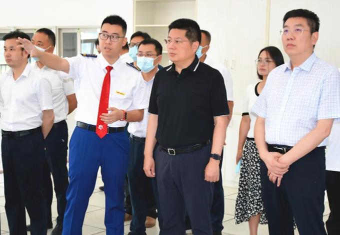 蘇永忠考察調(diào)研氫能源有軌電車的運(yùn)營(yíng)成本及安全管理等情況