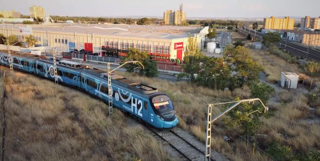 氫動力列車測試在外部軌道上啟動.jpg