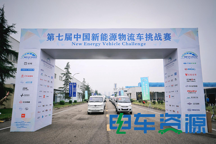 10 等待發(fā)車_副本 700.jpg