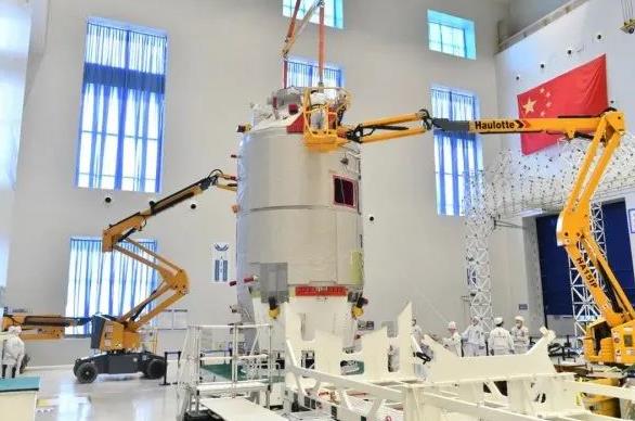 中國第一臺空間應(yīng)用燃料電池升空.jpg 中國第一臺空間應(yīng)用燃料電池升空.jpg