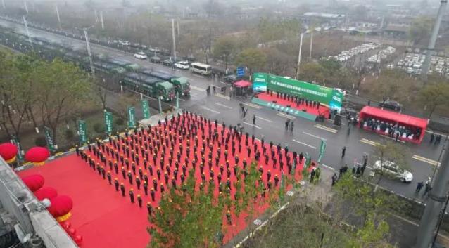 構建綠色物流“氫”模式！鵬飛集團首批百輛氫能重卡示范運營.jpg