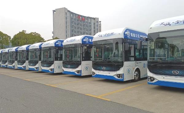 80kW燃料電池發動機,鋒源氫能助力平湖氫能公交示范投運!.jpg 80kW燃料電池發動機,鋒源氫能助力平湖氫能公交示范投運!.jpg