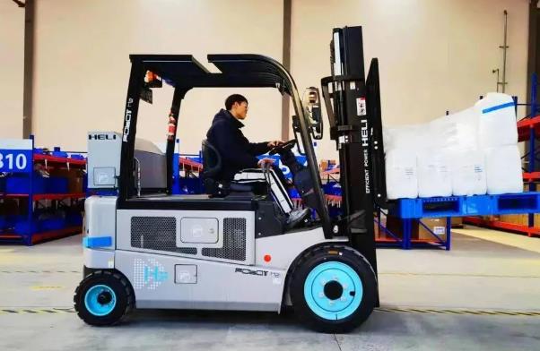 翼迅創能FOBOT-F3021氫燃料電池叉車交付上海臨港.jpg 翼迅創能FOBOT-F3021氫燃料電池叉車交付上海臨港.jpg