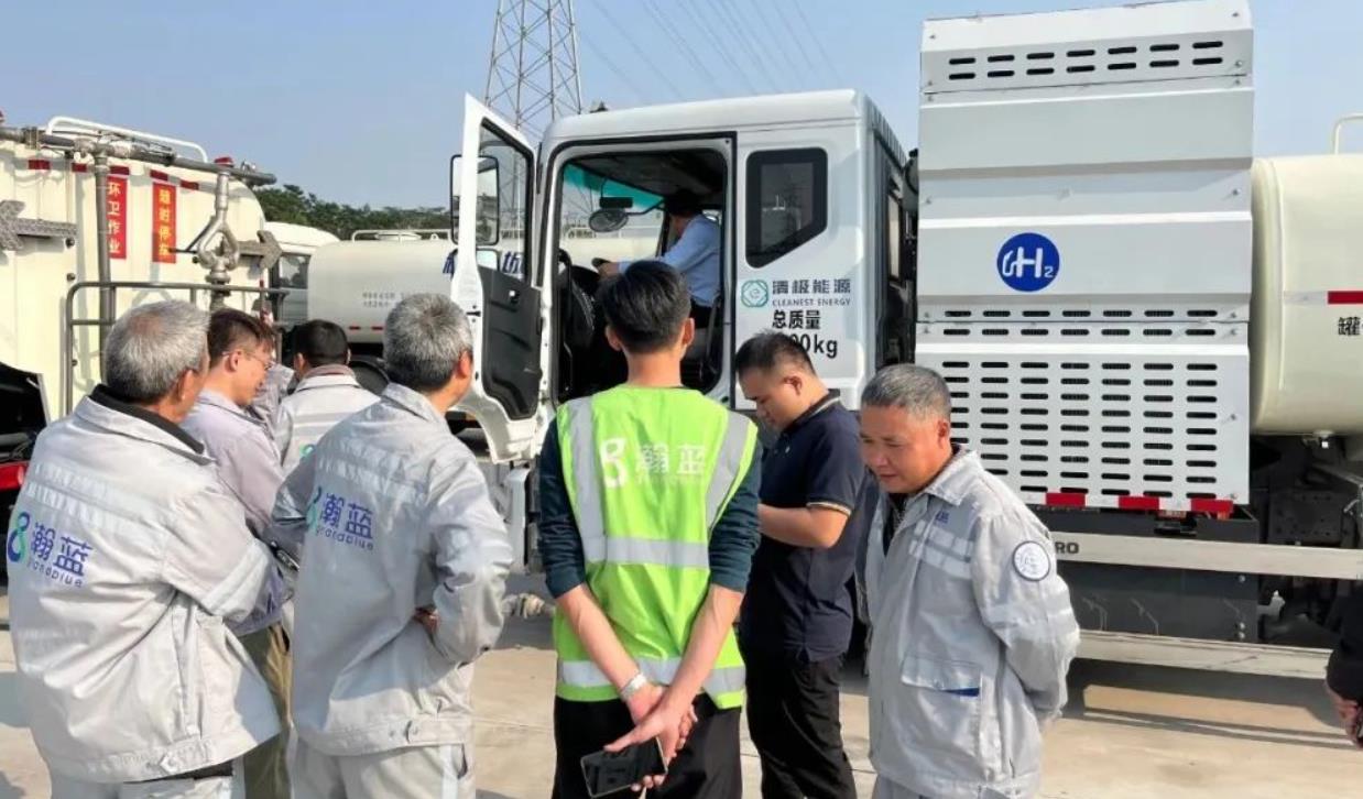 清極能源、盈峰環(huán)境、氫裝前行聯(lián)合進行氫能環(huán)衛(wèi)裝備培訓交流 全力保障車輛安全運作.jpg