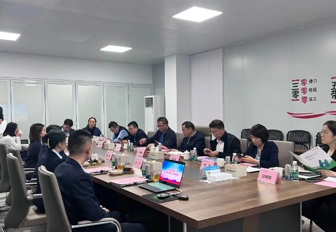 大興區(qū)委副書記石銀峰一行蒞臨卡沃羅調(diào)研指導(dǎo).jpg 大興區(qū)委副書記石銀峰一行蒞臨卡沃羅調(diào)研指導(dǎo).jpg