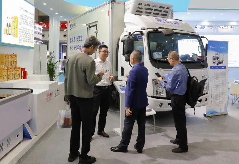 氫藍冷鏈車亮相國際漁業(yè)博覽會.jpg