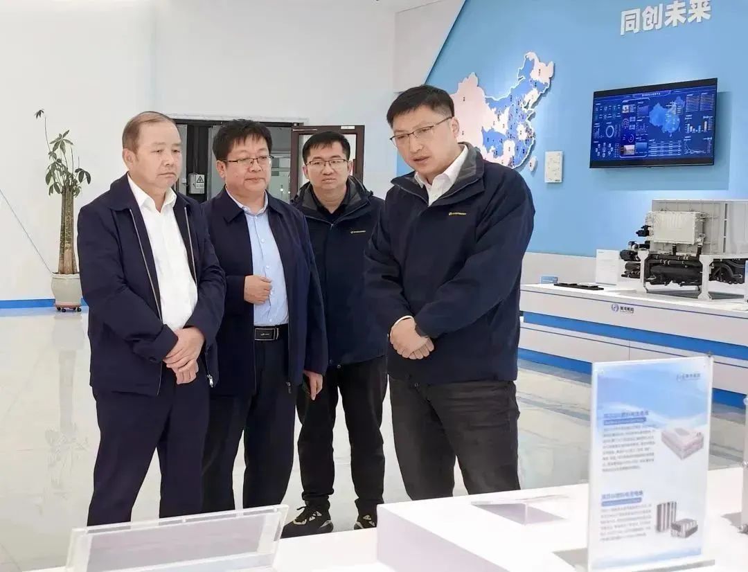 國家能源局總工程師向海平一行蒞臨國鴻氫能鄂爾多斯基地調(diào)研.jpg 國家能源局總工程師向海平一行蒞臨國鴻氫能鄂爾多斯基地調(diào)研.jpg