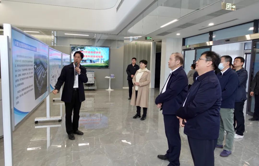 國家能源局總工程師向海平一行赴內(nèi)蒙古捷氫科技調(diào)研.jpg