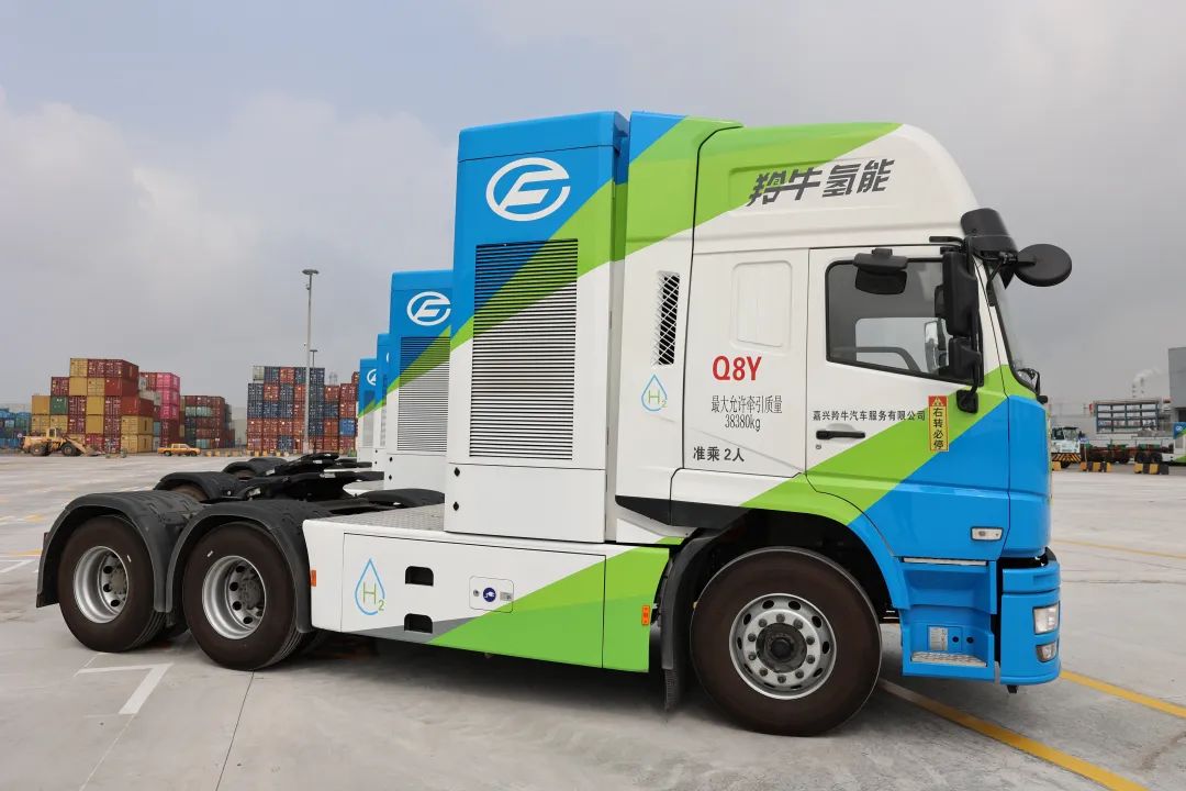 羚牛氫能交付嘉興港務(wù)第二批氫能重卡.jpg