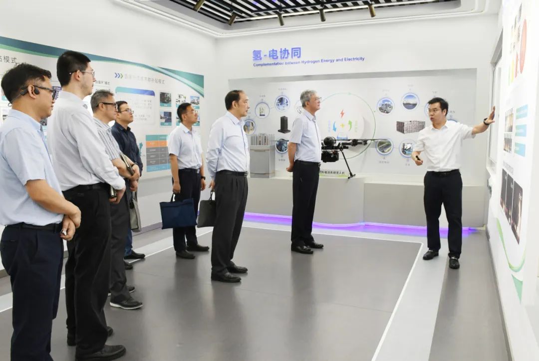 申能集團領導赴申能投資氫能企業開展調研.jpg
