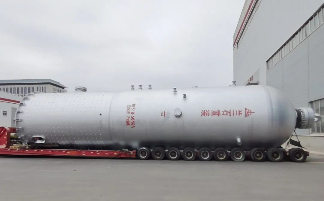 蘭州基地制造的第一加氫反應器.jpeg