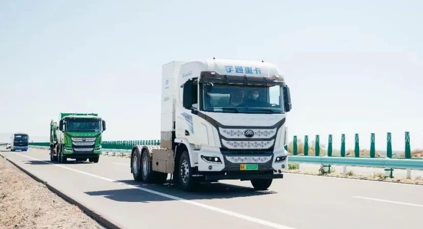 億華通氫燃料電池車隊(duì)在新疆伊寧開啟巡展2.jpg