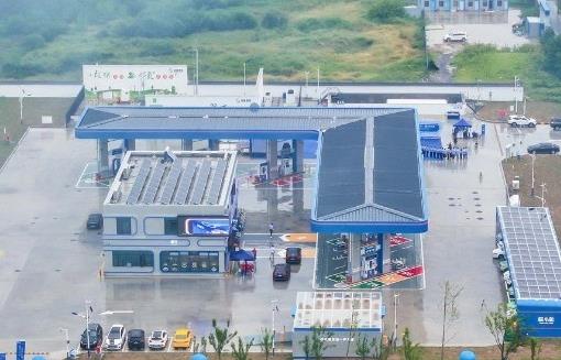 單日滿足80臺次氫車,安徽首座“油氣電氫服”綜合能源港投運1.jpg