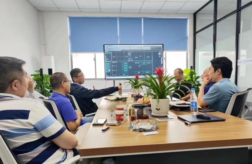 項目團隊領(lǐng)導(dǎo)一行蒞臨鑫思創(chuàng)參觀交流.jpg